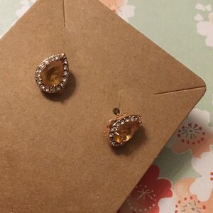 Clear mini gems around tear drop peach gem on Rose gold Stud mini earrings new